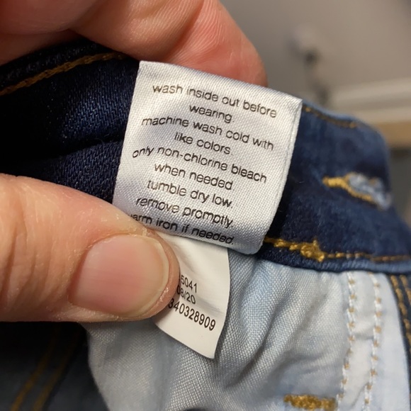 Elizabeth and James High Rise Stove Pipe Jeans NWOT - Picture 6 of 6